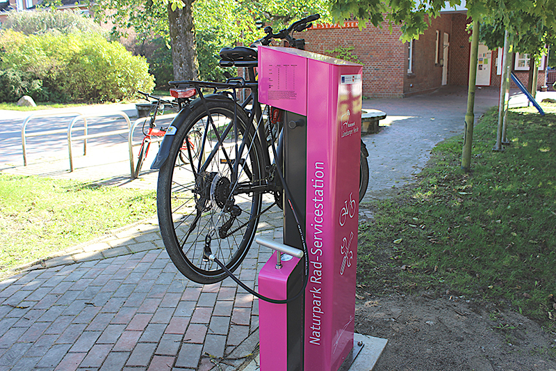 Am Bahnhof Holm-Seppensen steht eine von insgesamt 71 Rad-Servicestationen.