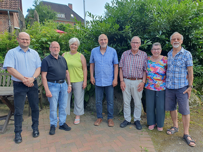 Vorstand und Kämmerer gratulieren langjährigen Mitgliedern