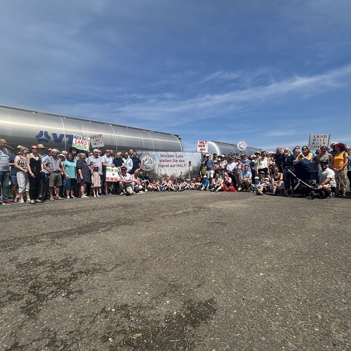 Die Besucher des Bahnhoffestes © Elsa Kögel